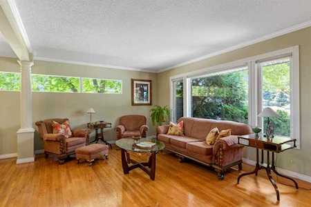 620 Woodsworth Rd SE Calgary, AB T2J 1M8