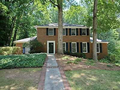 7195 Hunters Branch Dr Sandy Springs, GA 30328