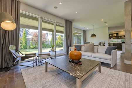 3285 Colwood Drive North Vancouver, BC V7R 2R5