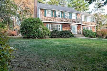 15 Old Stagecoach Rd Bedford, MA 01730