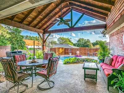 828 Spring Lake Drive Bedford, TX 76021
