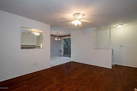 3802 Charter Oaks Dr #4 Louisville, KY 40241