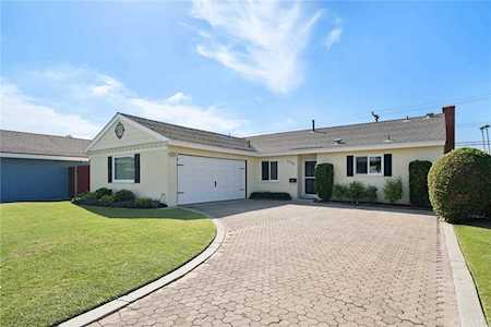 17131 Hague Lane Huntington Beach, CA 92647