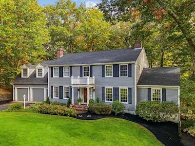 8 Fulling Mill Ln Hingham, MA 02043