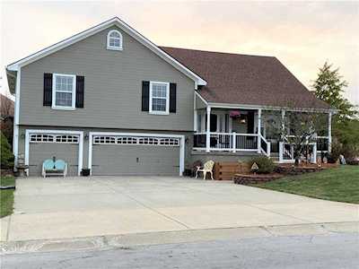 3302 Steel Wheel Dr Harrisonville, MO 64701