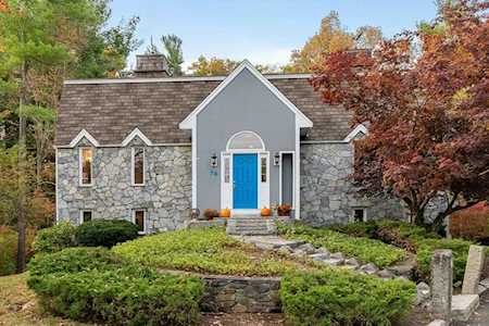76 Kendall Rd Tewksbury, MA 01876