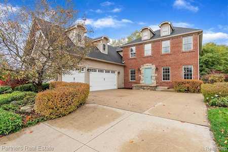 8713 Bonaventure Dr Green Oak Twp, MI 48116