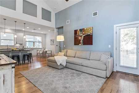 1402 Homespun RD Austin, TX 78745