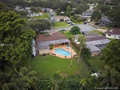 8850 SW 49th Pl Cooper City, FL 33328
