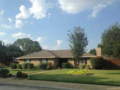 1719 W Chisolm Trail Lewisville, TX 75077