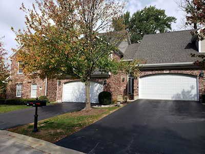 826 W Drew Ln Palatine, IL 60067