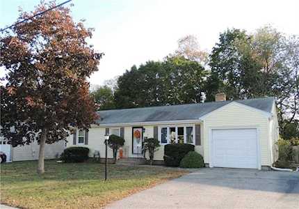 49 Madeline Dr East Providence, RI 02915