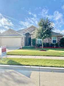 1412 Meadowlakes Drive Azle, TX 76020