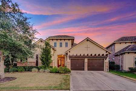 131 Lake View Loop Fulshear, TX 77441