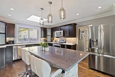 352 Huntridge Rd NE Calgary, AB T2K 4A9