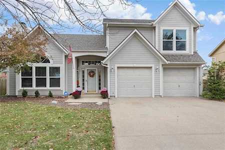 516 S Stone Creek Dr Gardner, KS 66030