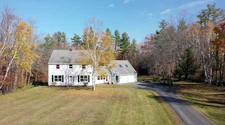 73 Graystone Circle New London, NH 03257