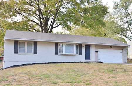 6404 N Central St Gladstone, MO 64118