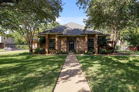204 Woodbine Drive Colleyville, TX 76034