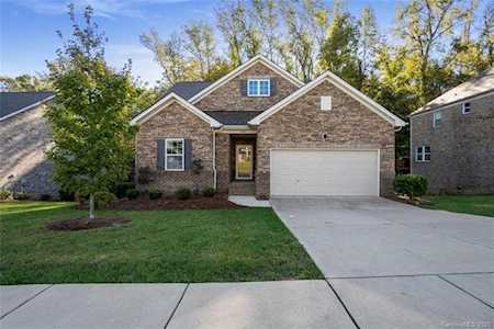 5301 Poplar Knoll Dr Matthews, NC 28105