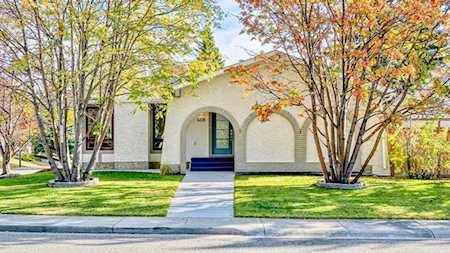 408 Cedarpark Dr SW Calgary, AB T2W 2J7