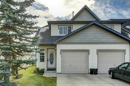 431 Country Village Cape NE Calgary, AB T3K 5X4