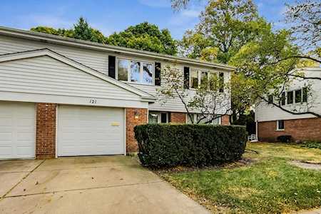 121 N Regency Dr W Arlington Heights, IL 60004