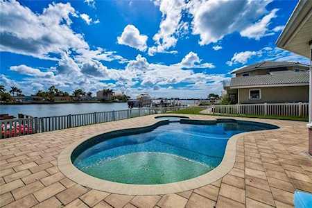 5451 Oakhurst Dr Seminole, FL 33772