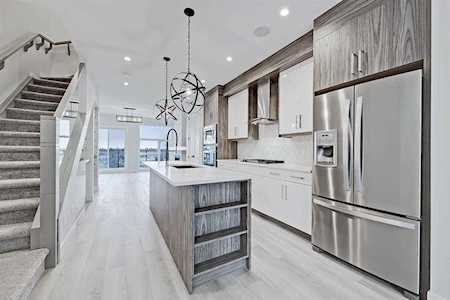 3810 Parkhill Place SW #2 Calgary, AB T2S 2W7