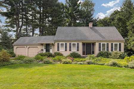 8 Forbes Ln Andover, MA 01810