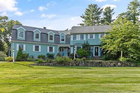 16 Fox Run Rd Dover, MA 02030