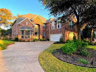 2306 Brown Bear Court Euless, TX 76039