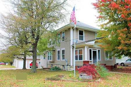 910 W Waldo Ave Independence, MO 64050