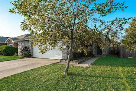 425 Shadow Grass Avenue Fort Worth, TX 76120