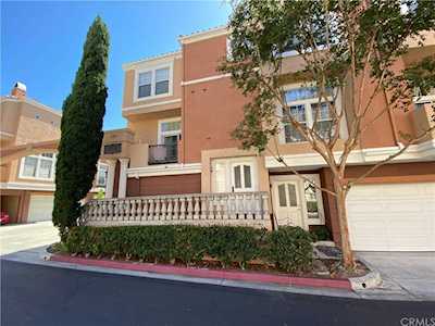 20 Arese Aisle Irvine, CA 92606
