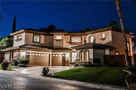 121 Ring Dove Dr Las Vegas, NV 89144