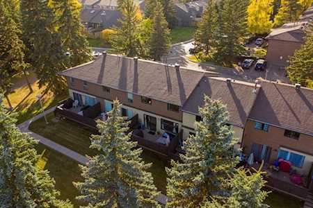 2300 Oakmoor Dr SW #77 Calgary, AB T2V 4N7