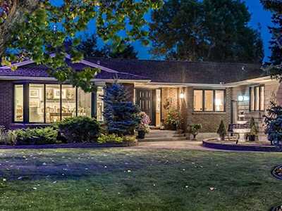 7220 Kew St SW Calgary, AB T2V 2M4