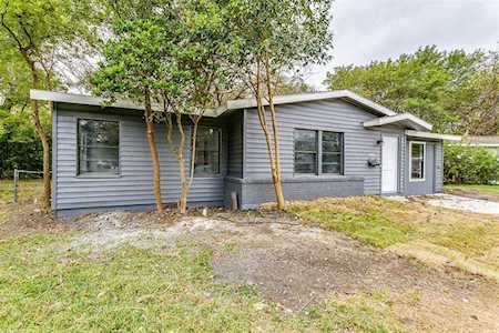 1900 Brookshire Street Arlington, TX 76010