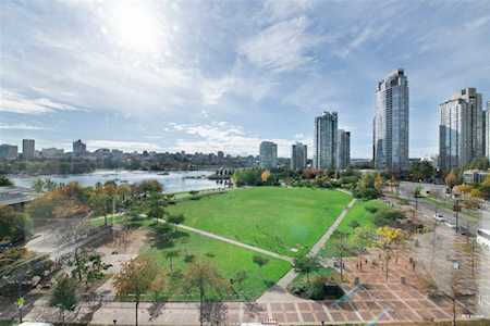 199 Drake Street #8B Vancouver, BC V6Z 2T9