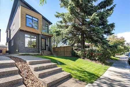 505 37 St SW Calgary, AB T3C 1R8