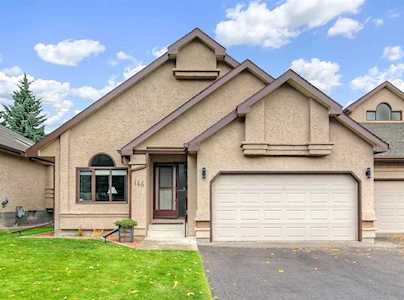 146 Oakbriar Close SW Calgary, AB T2V 5G8