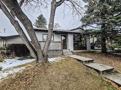 19 Ranchlands Crescent NW Calgary, AB T3G 1N5