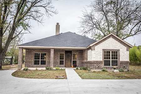 398 Briar Oaks Drive Azle, TX 76020