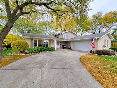 857 N Crestview Dr Palatine, IL 60067