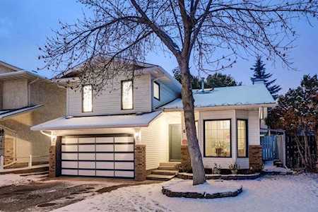 48 Deersaxon Circle SE Calgary, AB T2J 6R5