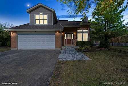 9 Yale St Barrington, IL 60010