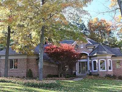 5828 Wyndam Ln Hamburg Twp, MI 48116