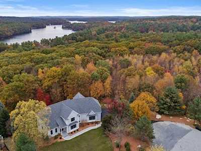 19 John Matthew Rd Hopkinton, MA 01748