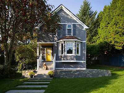 124 W Queens Road North Vancouver, BC V7N 2K3
